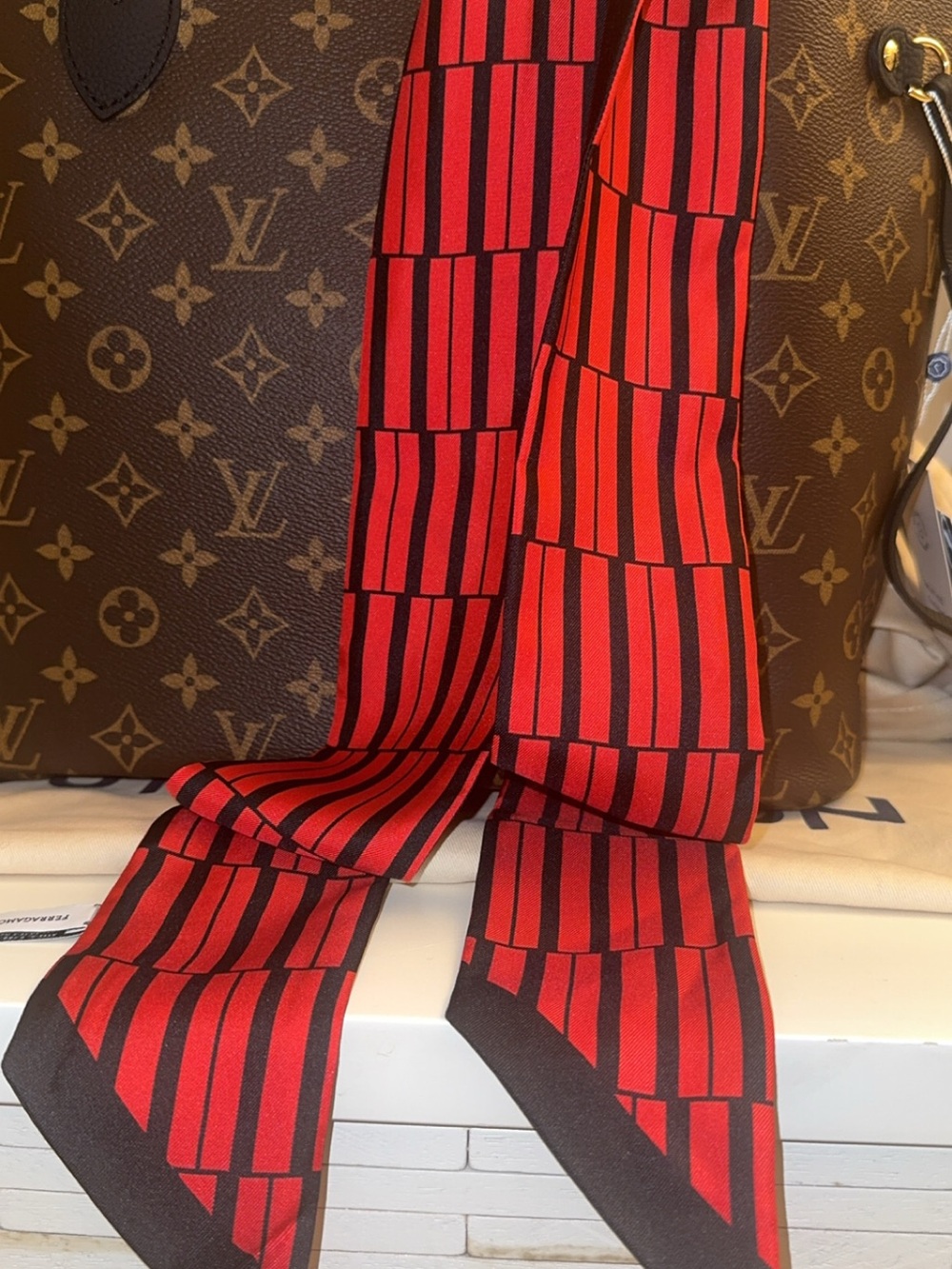 FERRAGAMO Piano
Print Silk Scarf in Red/Black Authentic